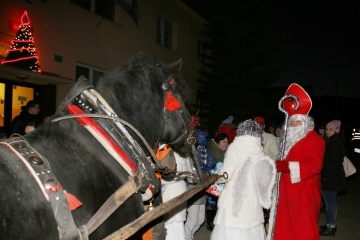 Deti v Ochodnici navštívil Mikuláš