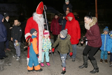 Deti v Ochodnici navštívil Mikuláš