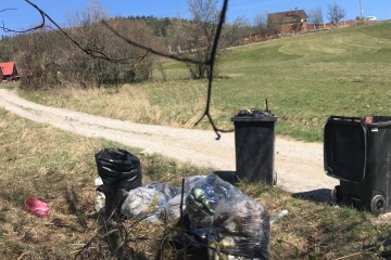 Do čistenia obce sa zapojili aj zamestnanci Obecného úradu 