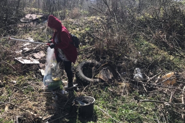 Do čistenia obce sa zapojili aj zamestnanci Obecného úradu 