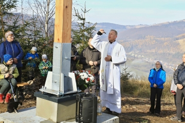 Nový kríž nad obcou Ochodnica