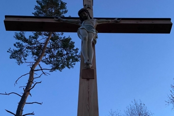 Nový kríž nad obcou Ochodnica