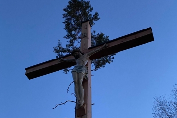 Nový kríž nad obcou Ochodnica