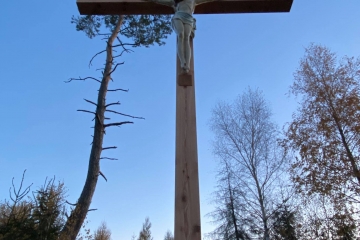 Nový kríž nad obcou Ochodnica