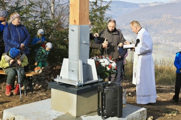 Nový kríž nad obcou Ochodnica