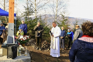 Nový kríž nad obcou Ochodnica