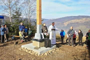 Nový kríž nad obcou Ochodnica