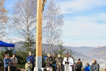Nový kríž nad obcou Ochodnica